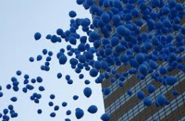 Globos azules para la Jornada de Autismo