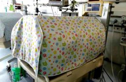 Cobertors i cortines per la UCI Neonatal